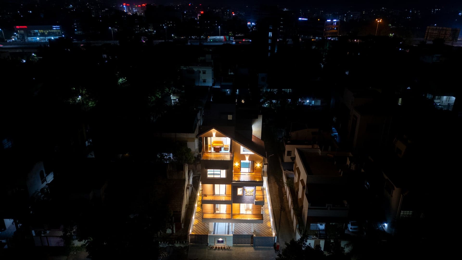 46 Elite Enclave, Facade