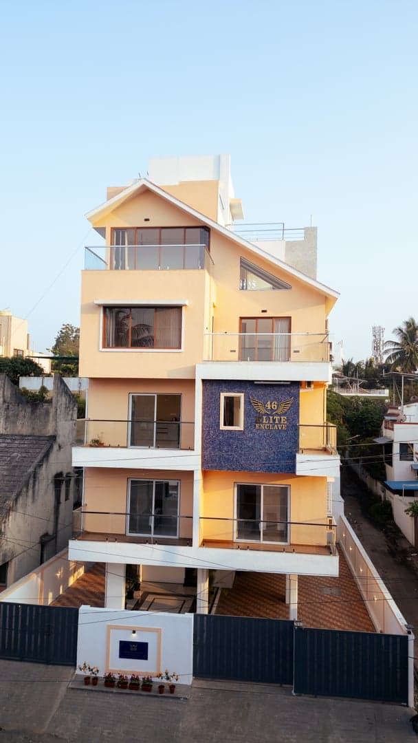 46 Elite Enclave, Facade