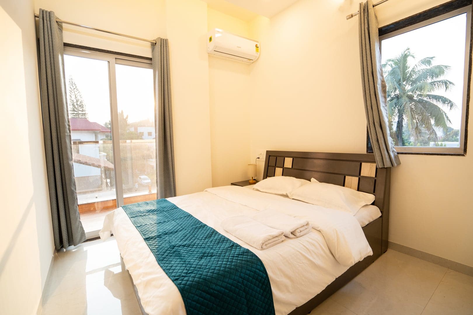 46 Elite Enclave, Studio