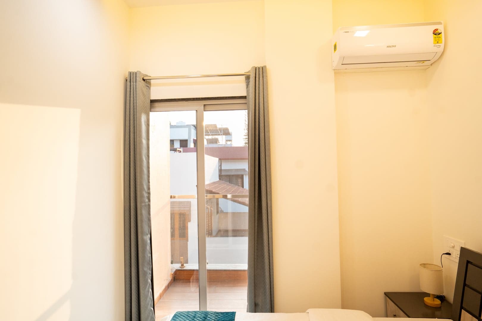 46 Elite Enclave, Studio