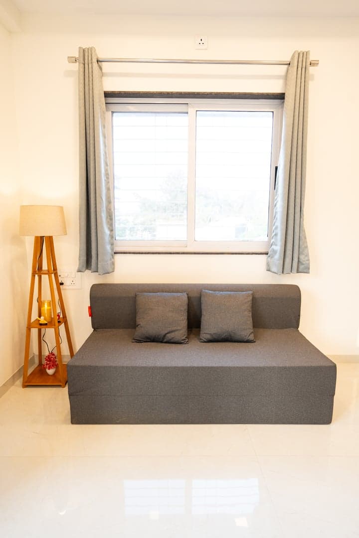 46 Elite Enclave, Studio