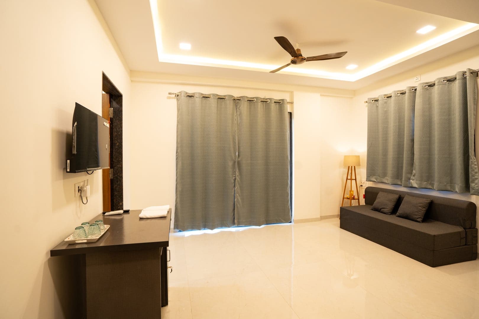 46 Elite Enclave, Studio