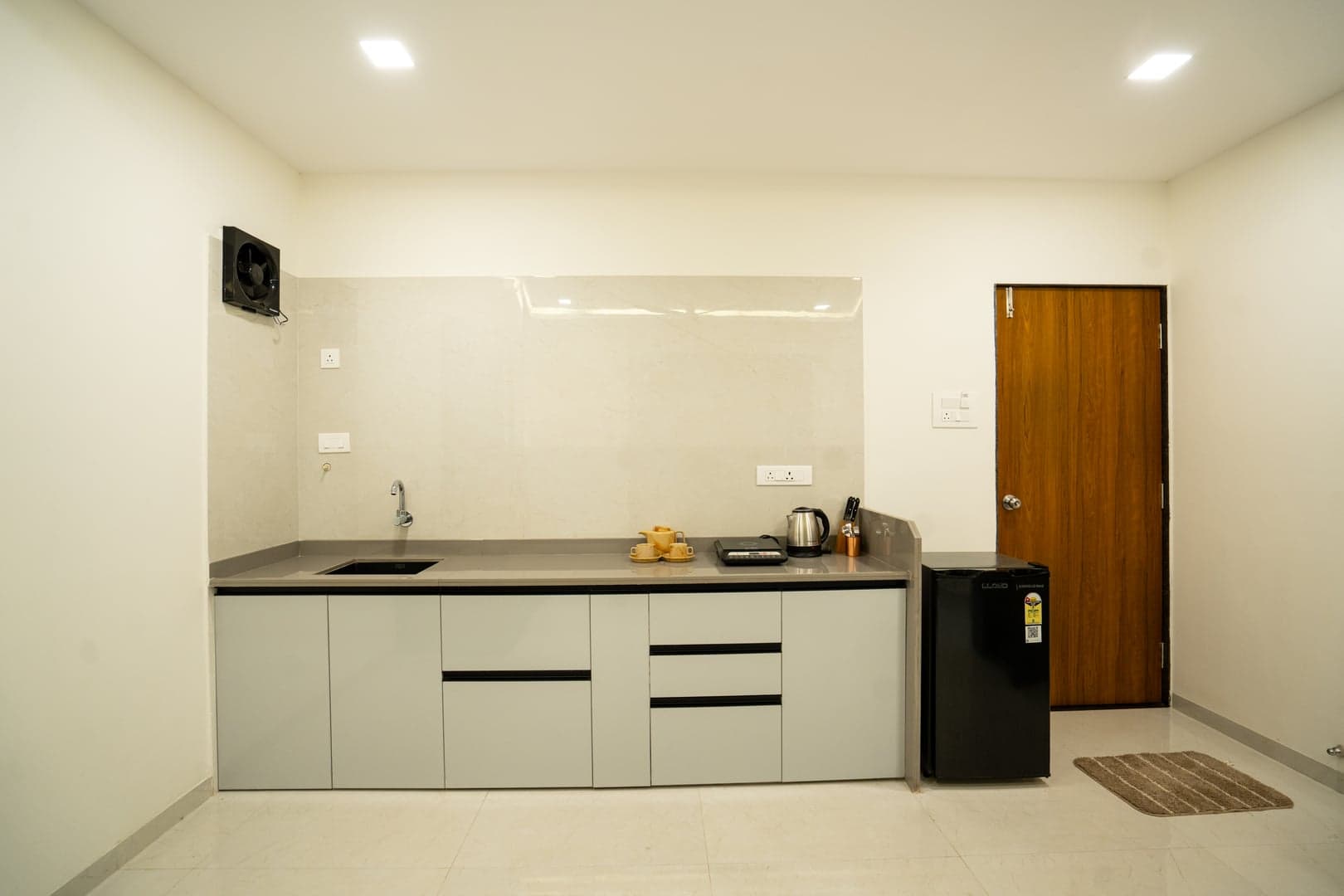 46 Elite Enclave, Studio
