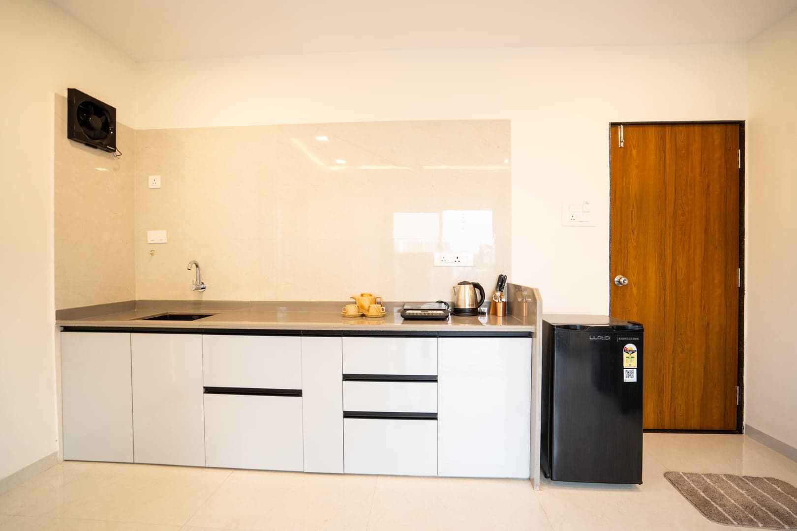 46 Elite Enclave, Studio