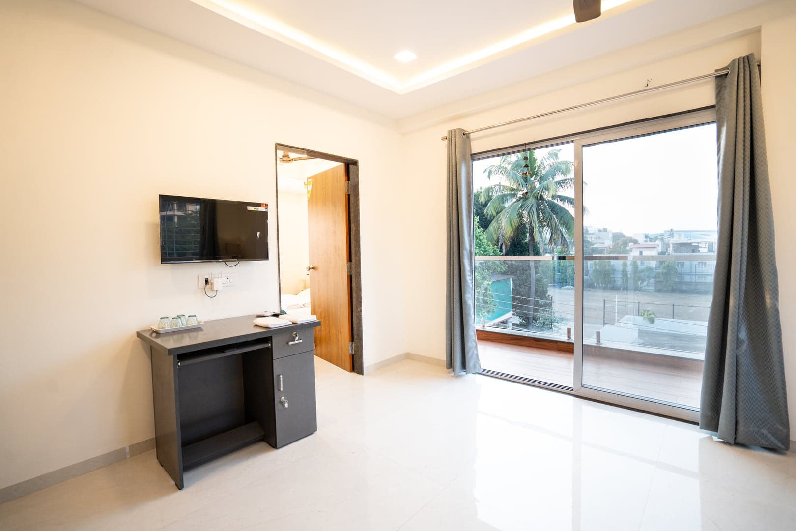 46 Elite Enclave, Studio